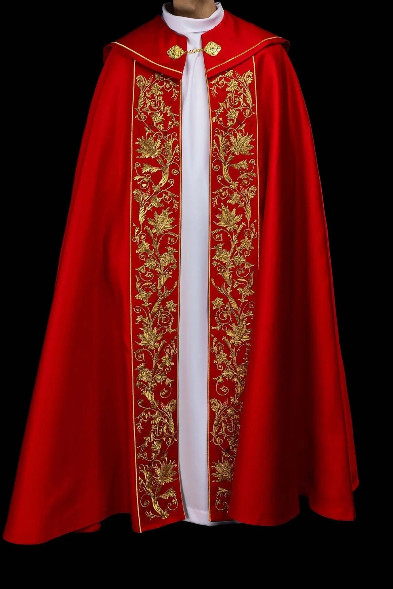 Czerwona kapa liturgiczna z haftem eucharystycznym