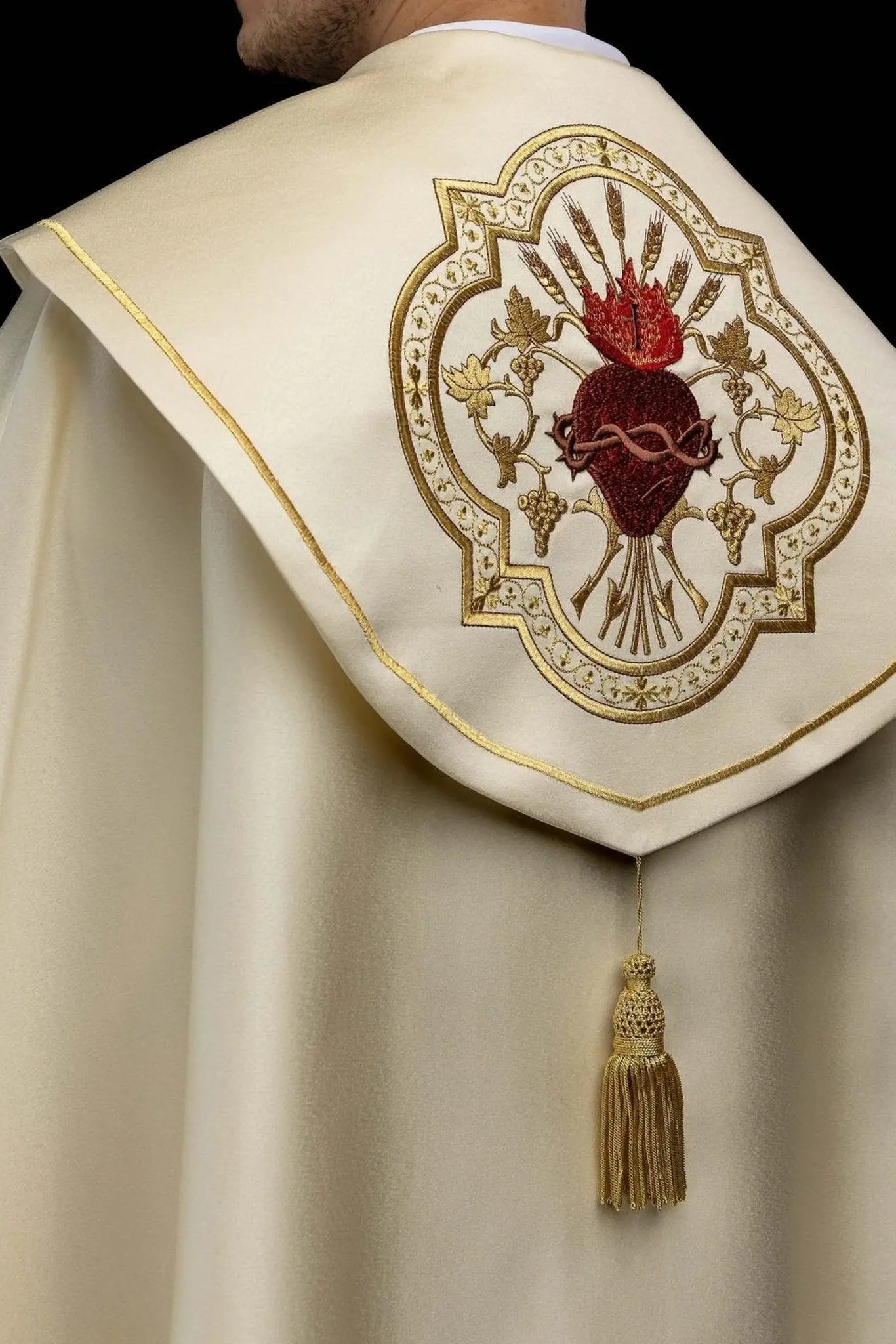 Kapa liturgiczna z Haftem Najświętszego Serca Jezusa