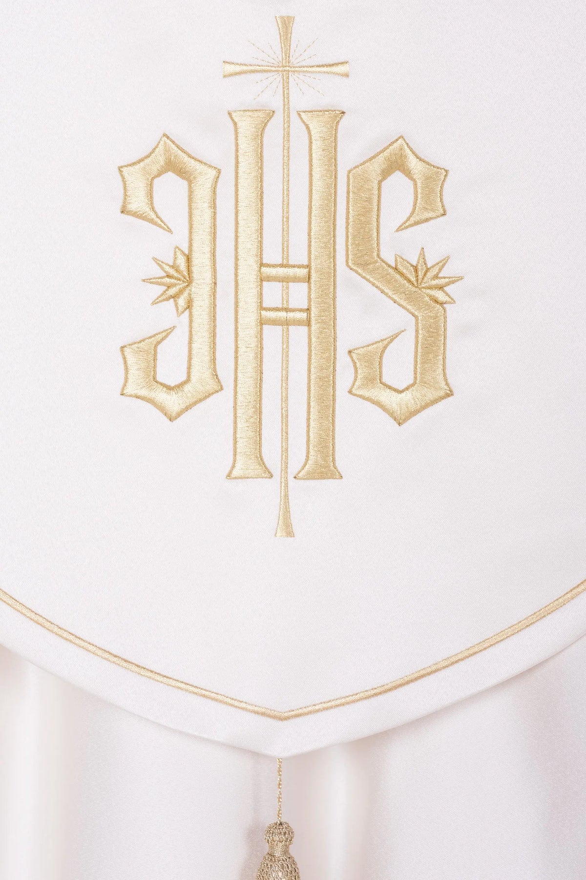 Embroidered ecru liturgical chapel