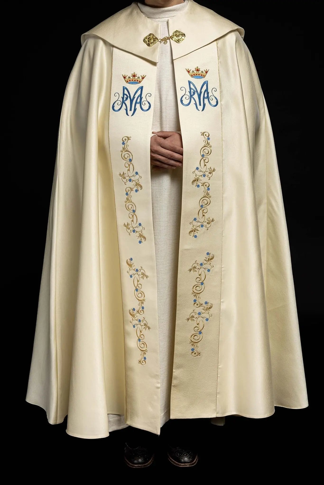 Ecru Marian haftowana kapa