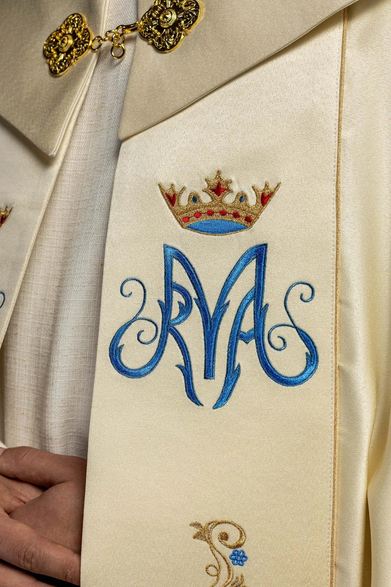 Ecru Marian embroidered cope