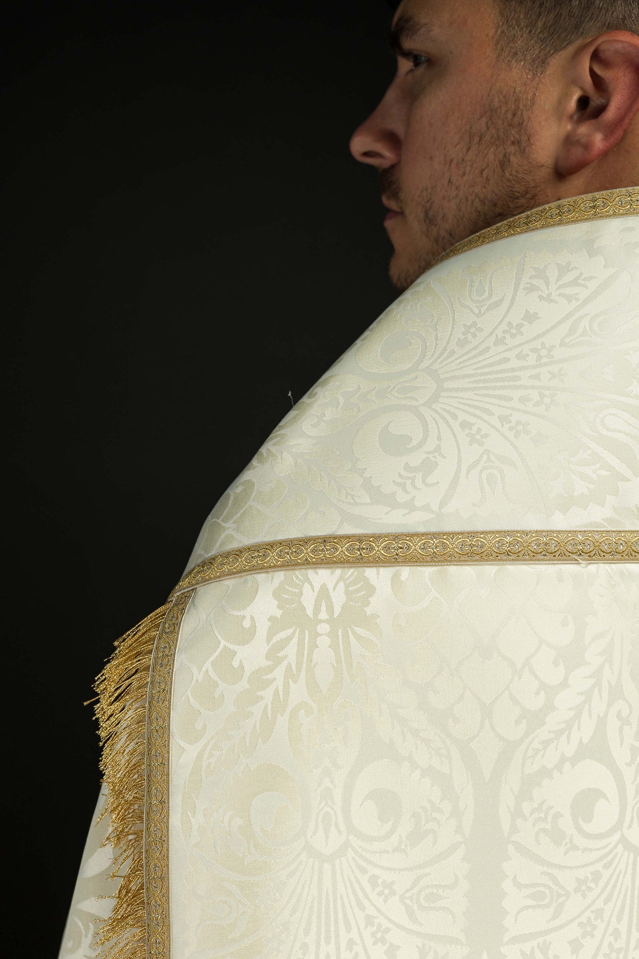 Żakardowa kapa rzymska gładka Ecru - ORNATY.PL