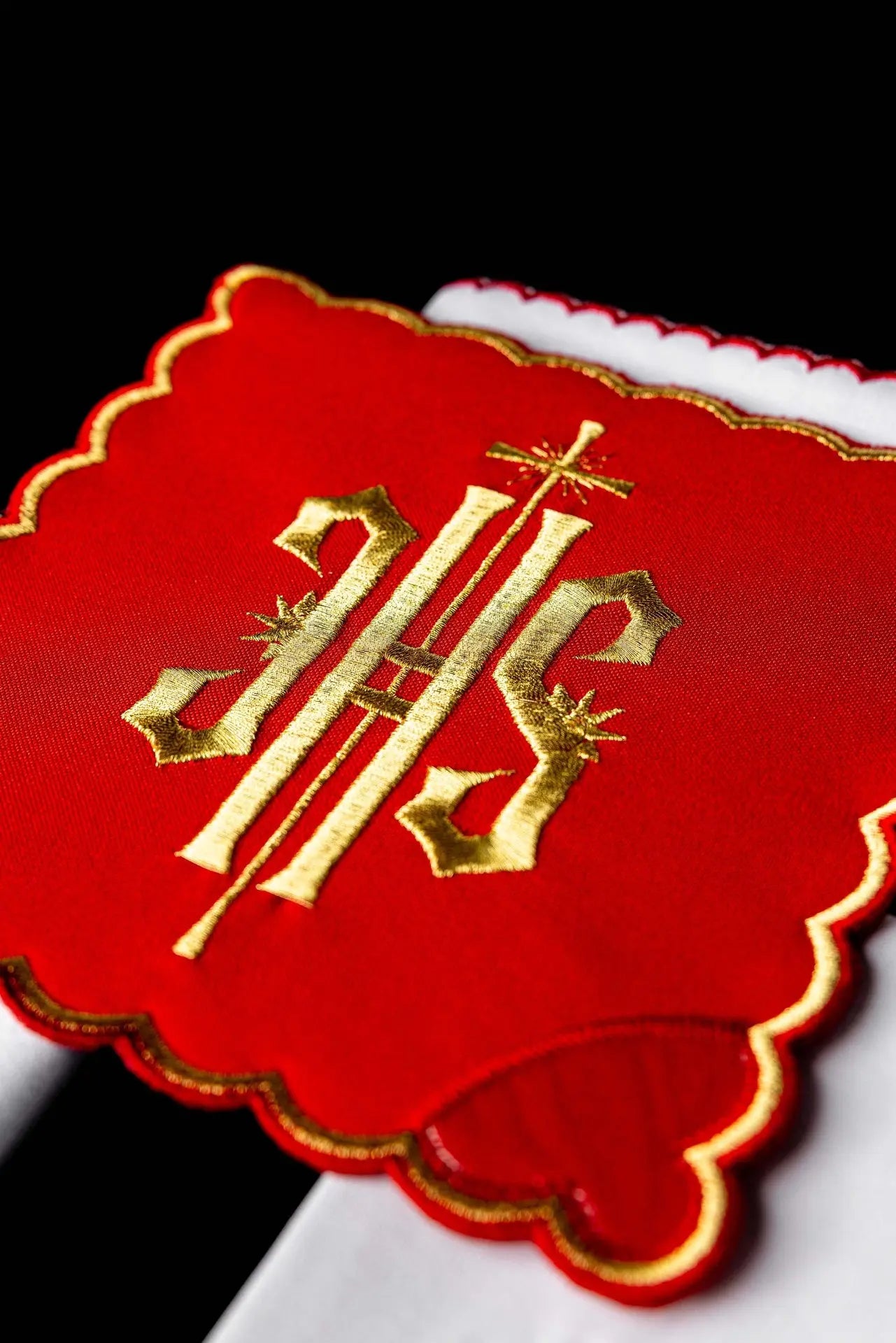 Haftowany komplet kielichowy czerwony IHS