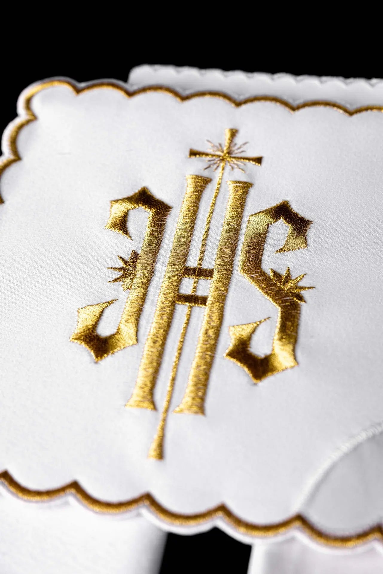 Embroidered Chalice Linen Set: Gold IHS Motif