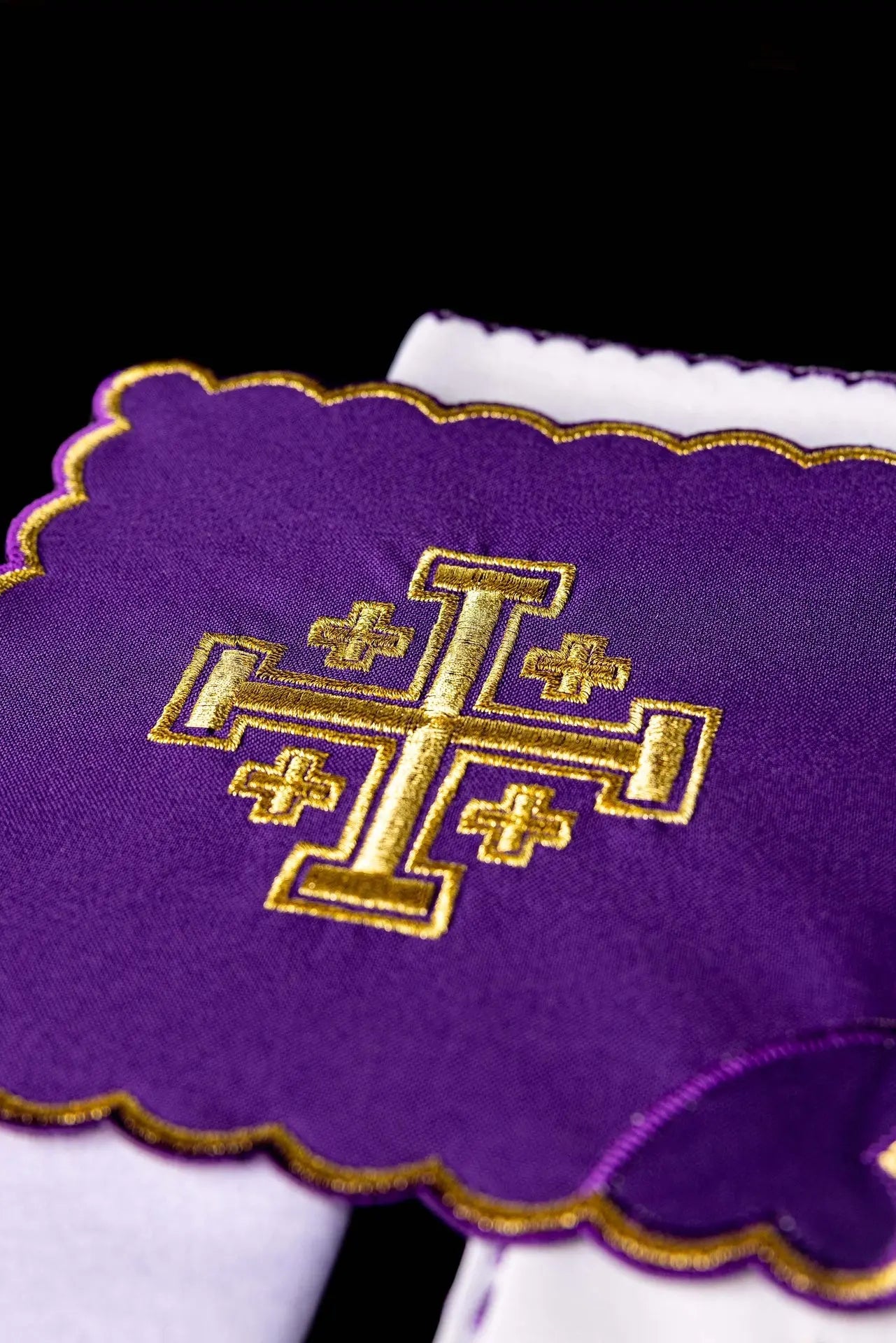 Zestaw kielichów haftowany krzyż jerozolimski fioletowy