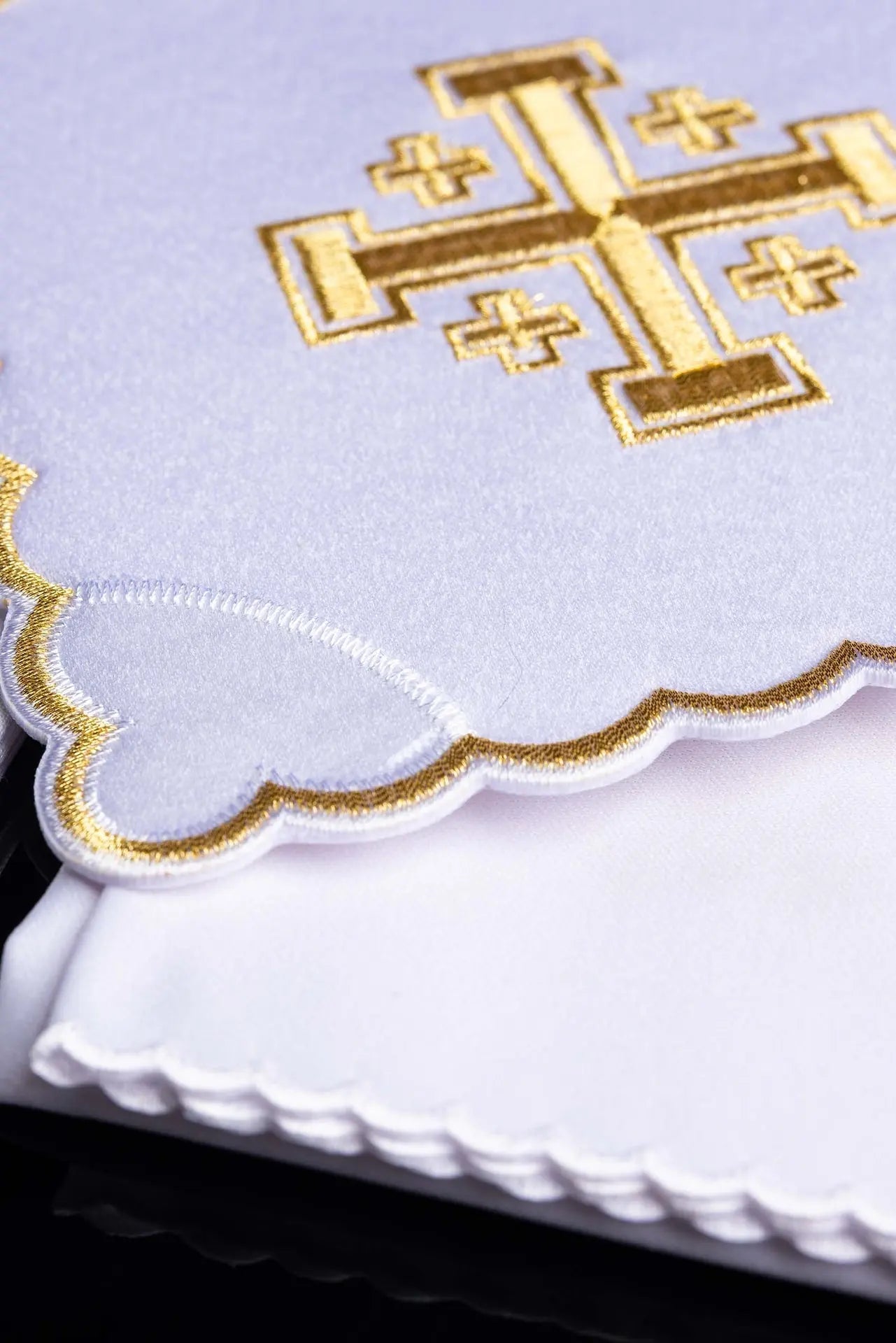 cup set with cross embroidery white
