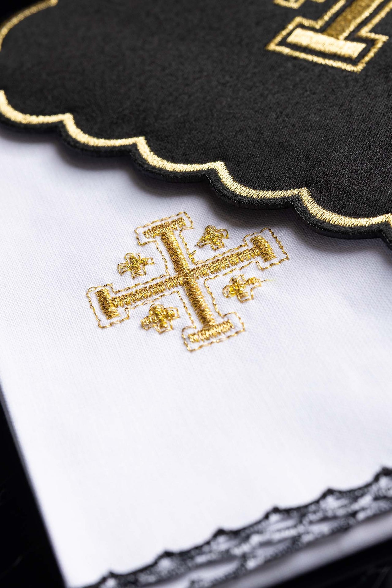 Bielizna kielichowa czarna z haftem Krzyż Jerozolimski - ORNATY.PL