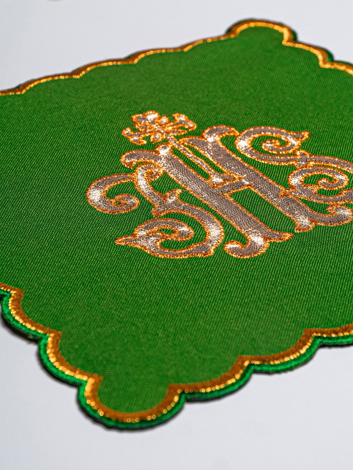 Zestaw welonów kielichowych z haftowanym symbolem IHS w czterech kolorach liturgicznych