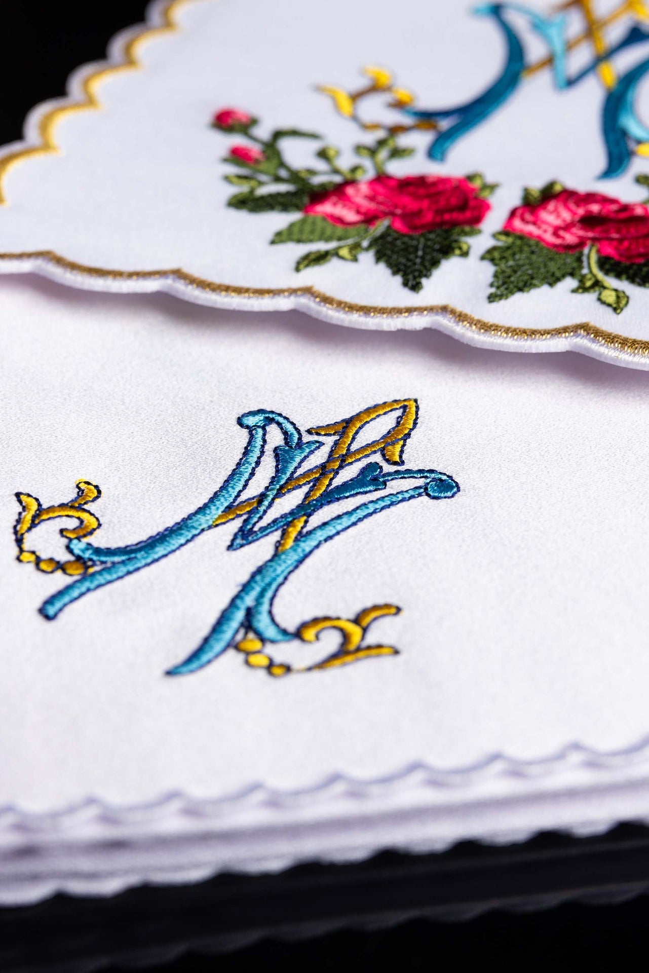 Bielizna kielichowa z kolorowym haftem maryjnym - ORNATY.PL