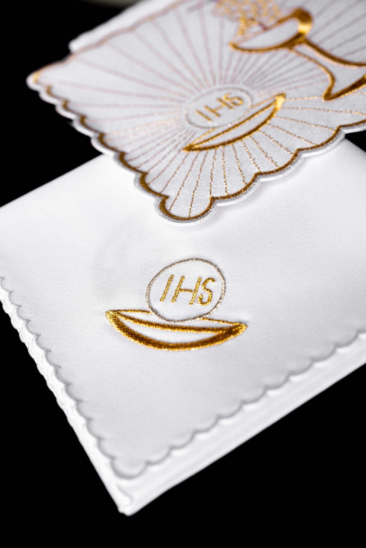 Kielich lniany z haftem eucharystycznym