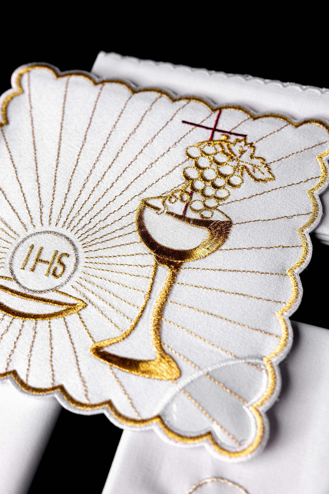 Kielich lniany z haftem eucharystycznym