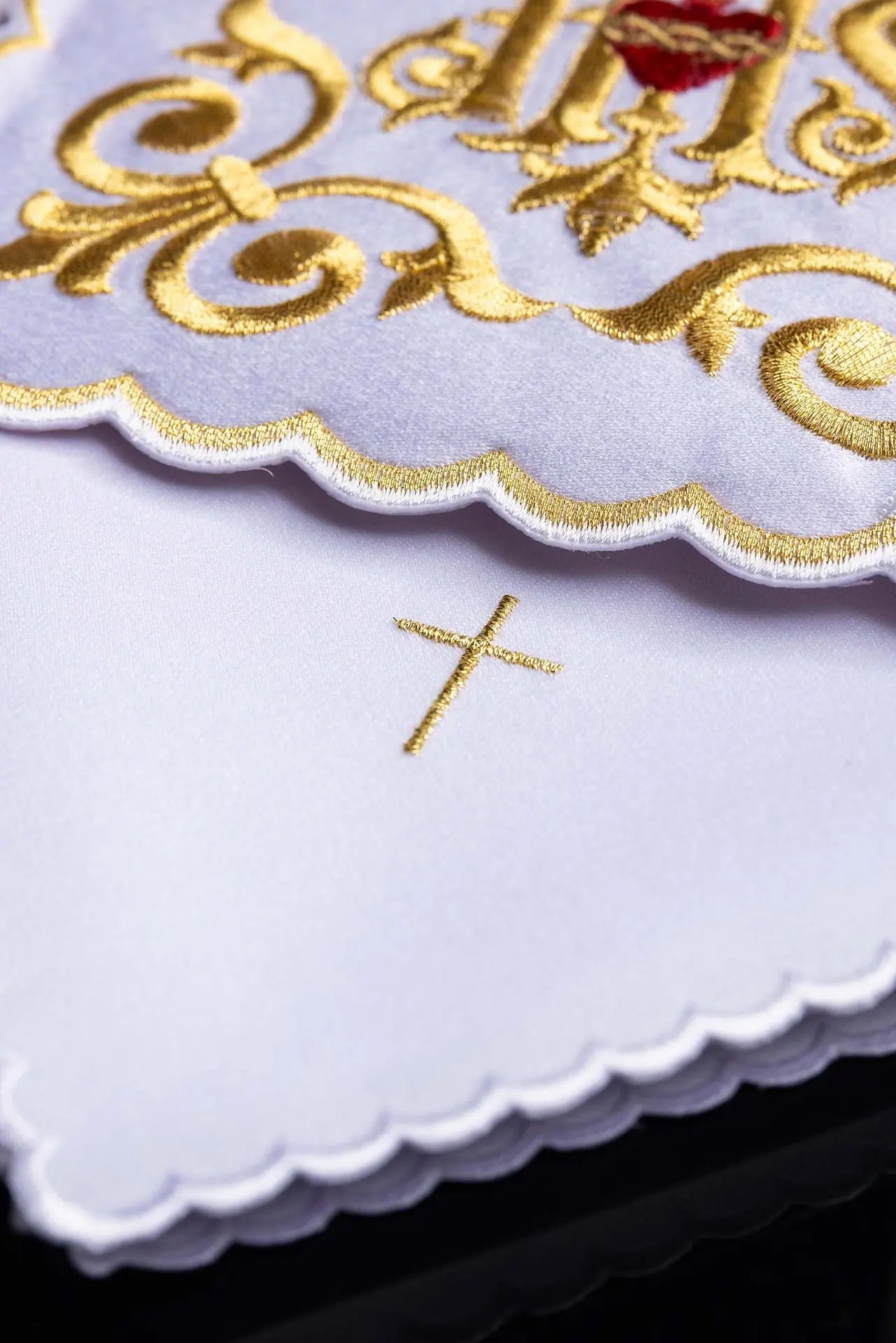 Richly decorated chalice linen set with IHS embroidery