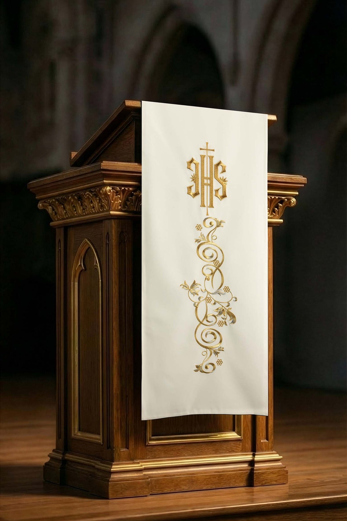 Ecru Serweta na lektorium z monogramem IHS i haftem kwiatowym