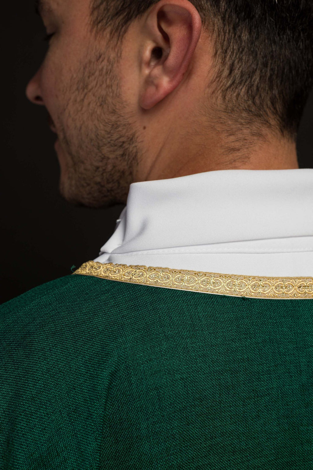 Zielony ornat liturgiczny z złotym haftem IHS - ORNATY.PL