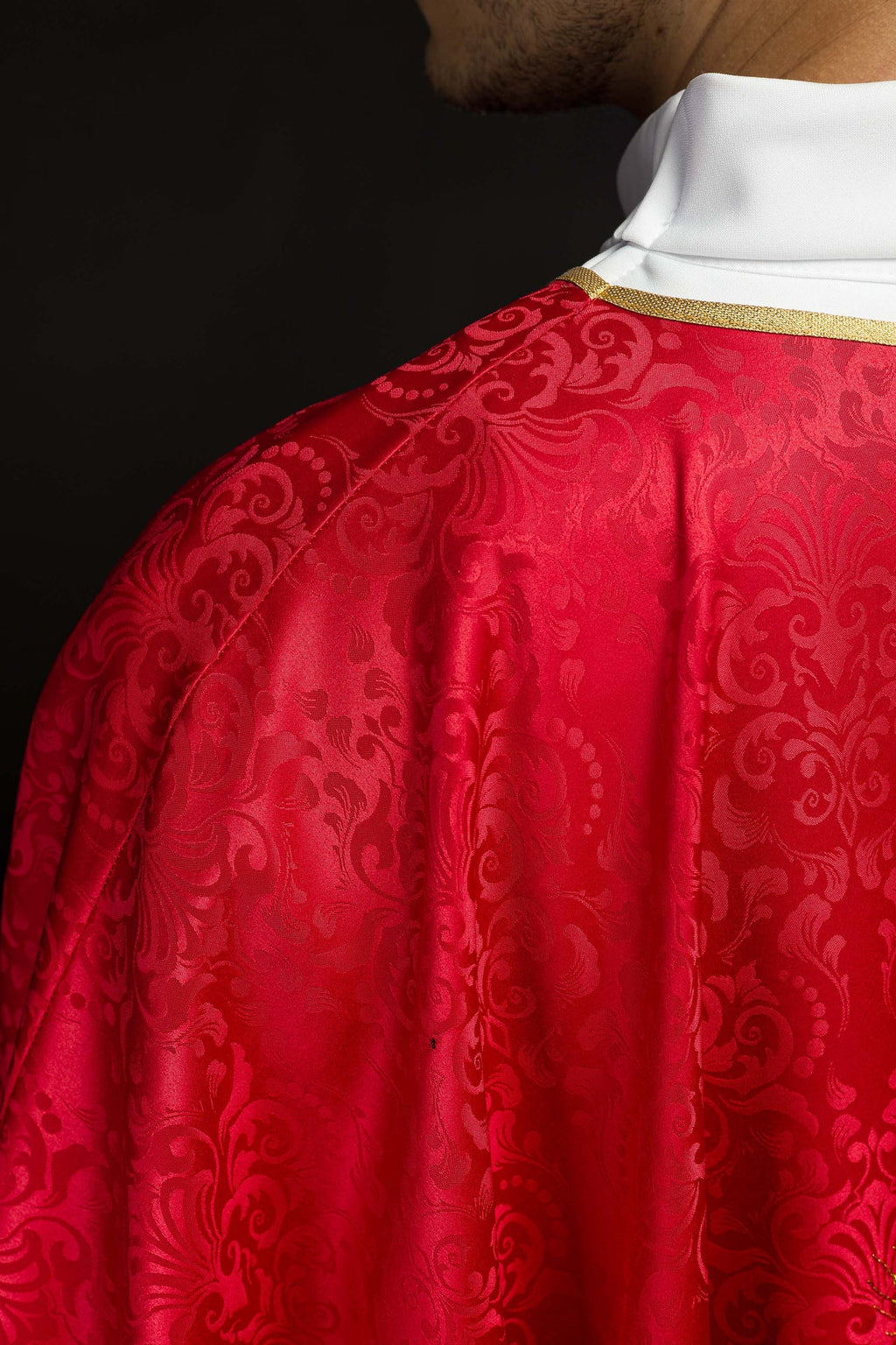 Ornat liturgiczny czerwony z haftem kielicha i hostii na tkaninie żakardowej - ORNATY.PL