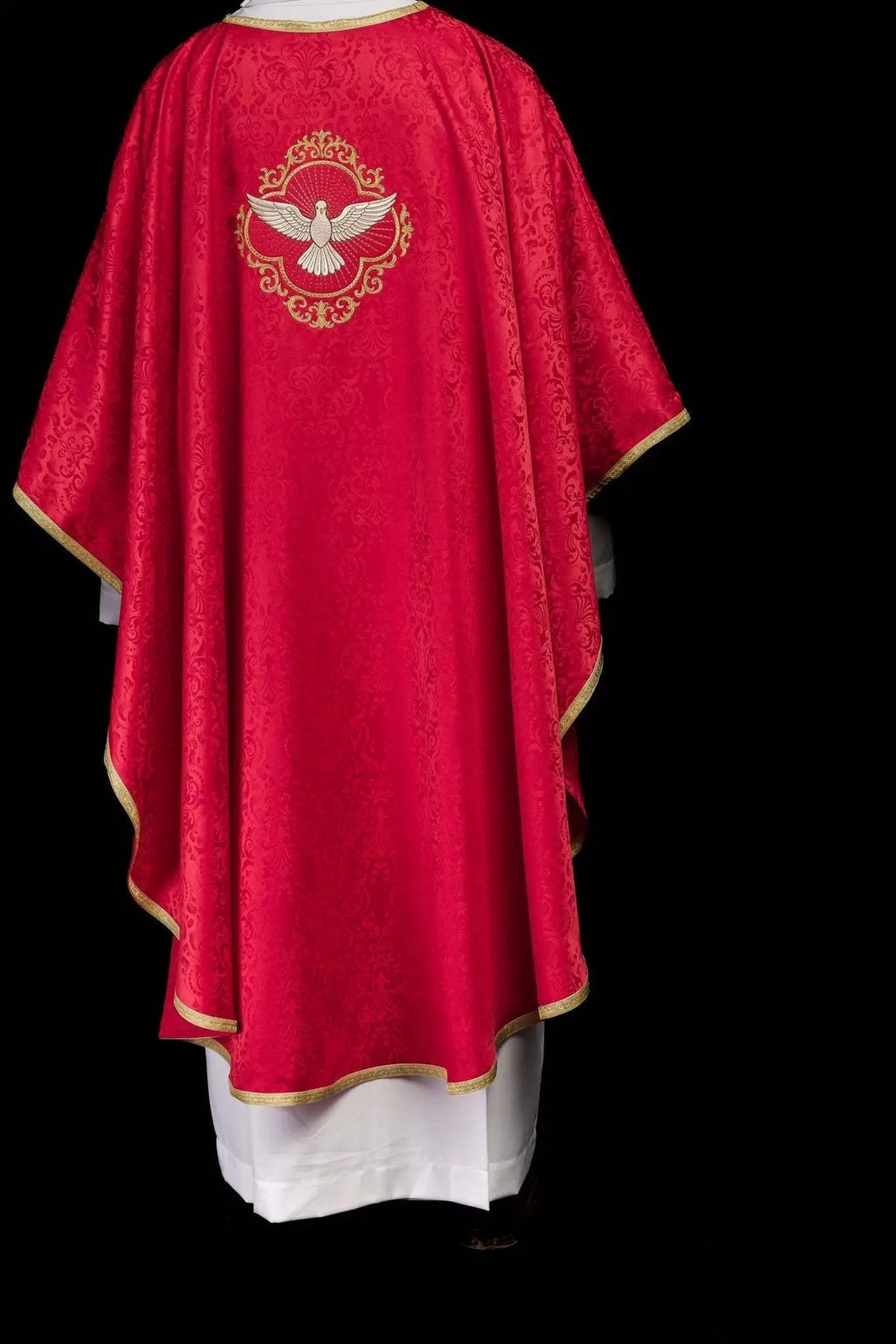 Ornat liturgiczny haftowany z Duchem Świętym na tkaninie żakardowej