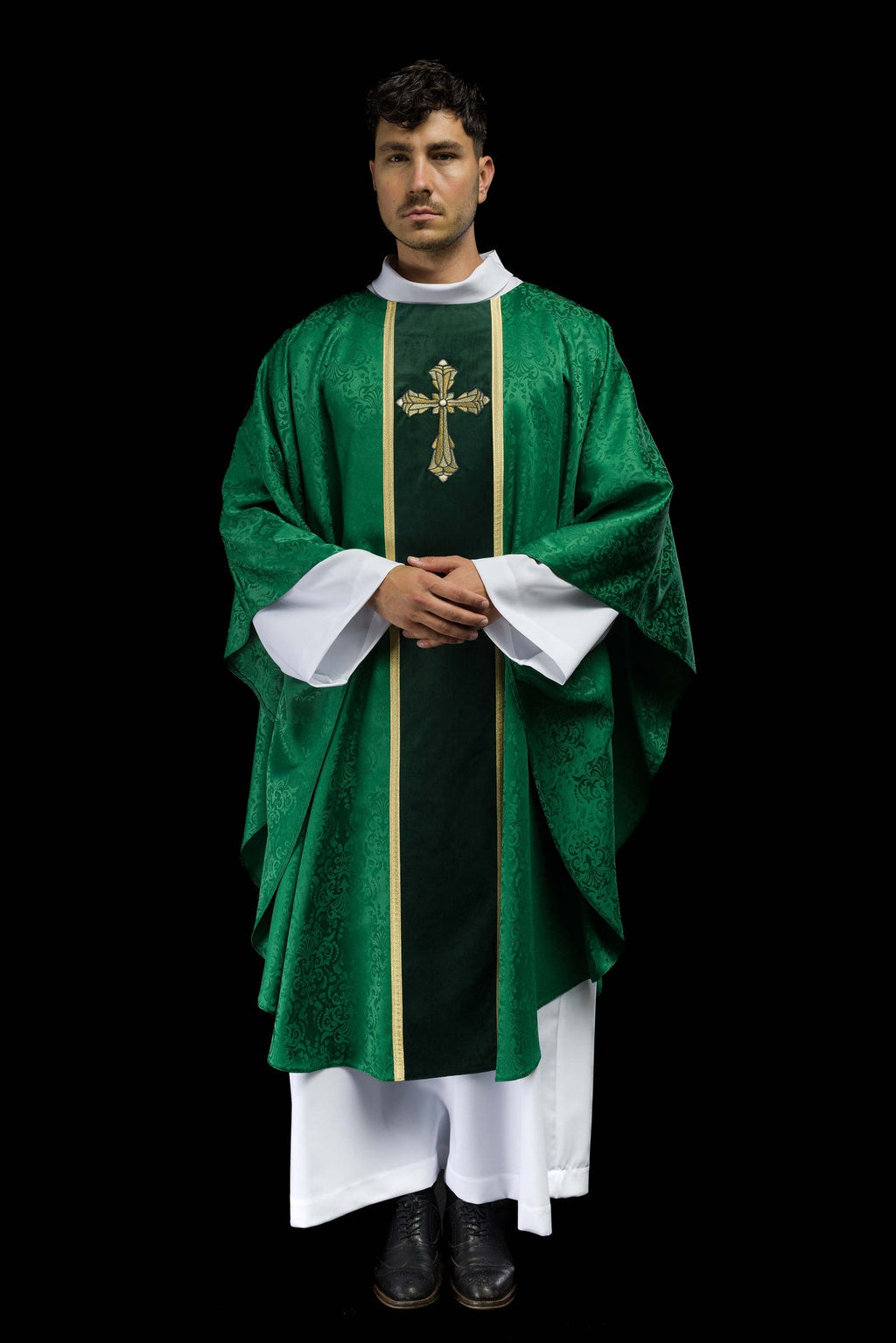 Ornat liturgiczny zielony z pasem i haftem krzyża na tkaninie żakardowej - ORNATY.PL