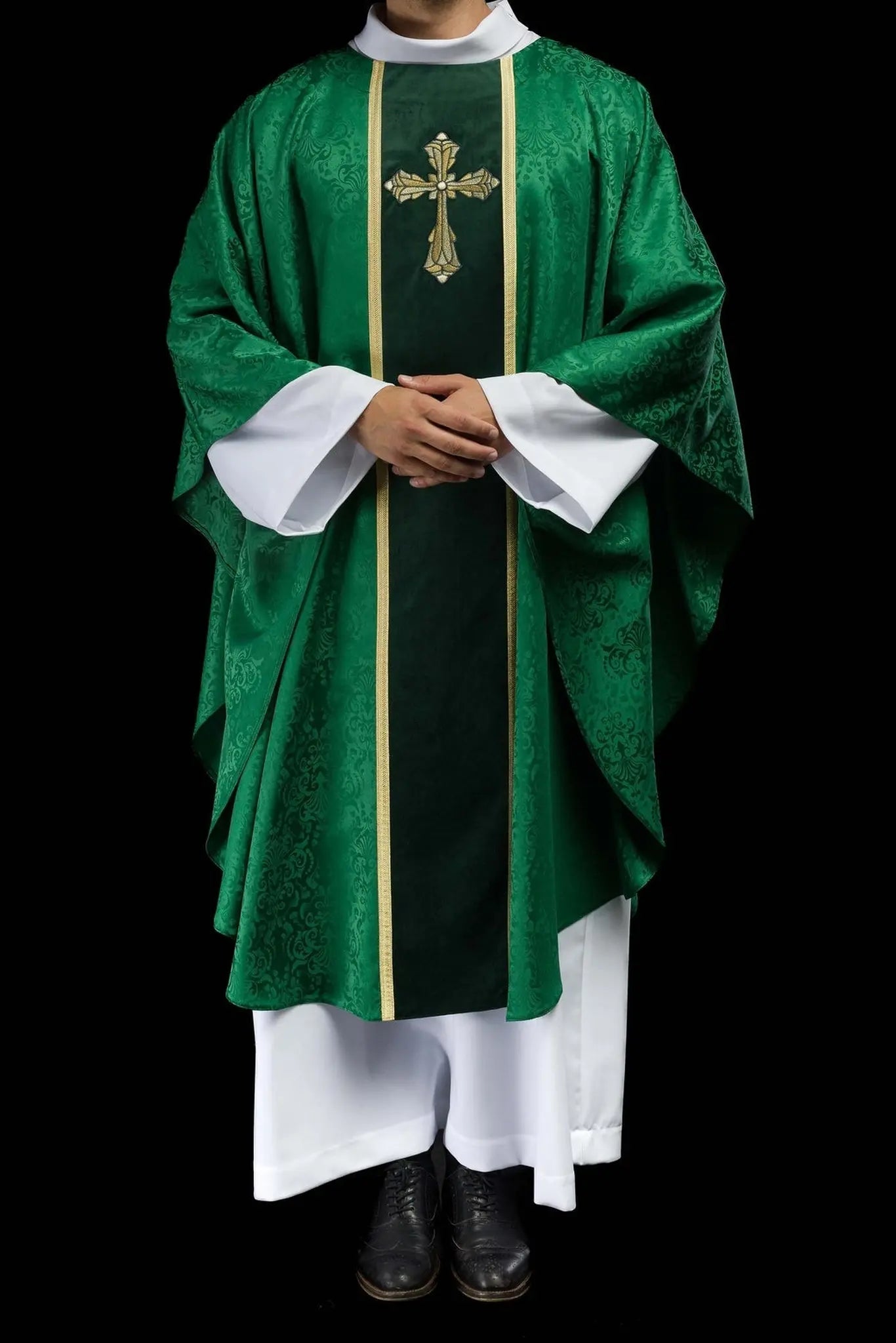 Ornat liturgiczny zielony z pasem i haftowanym krzyżem na tkaninie żakardowej
