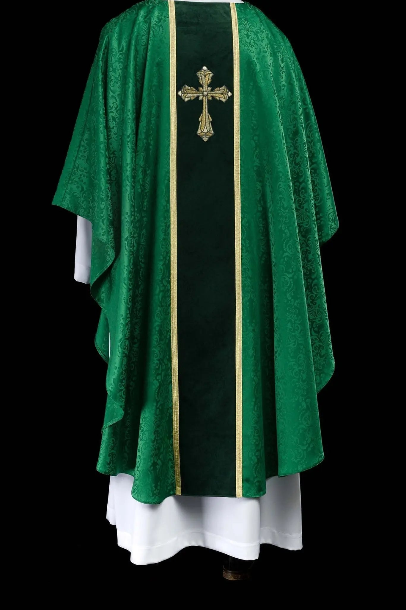 Ornat liturgiczny zielony z pasem i haftowanym krzyżem na tkaninie żakardowej