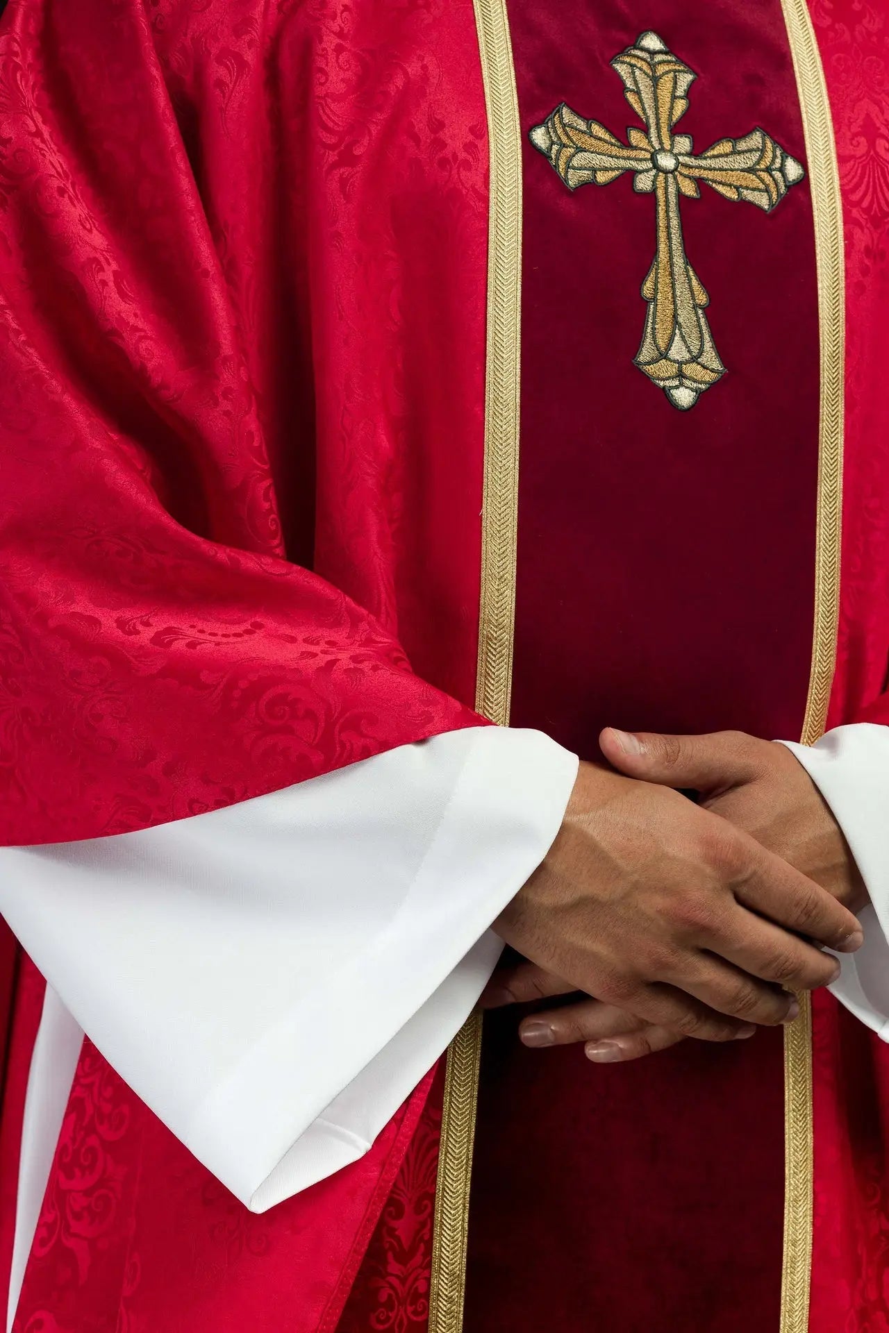 Liturgical red chasuble with band and embroidered cross on jacquard fabric