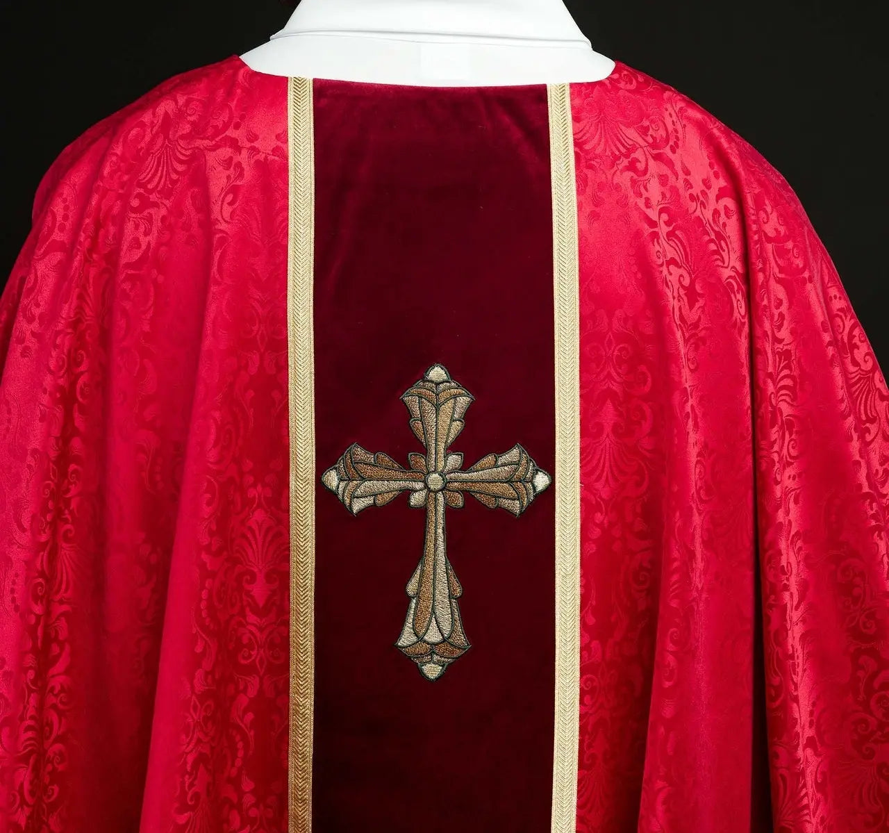 Liturgical red chasuble with band and embroidered cross on jacquard fabric