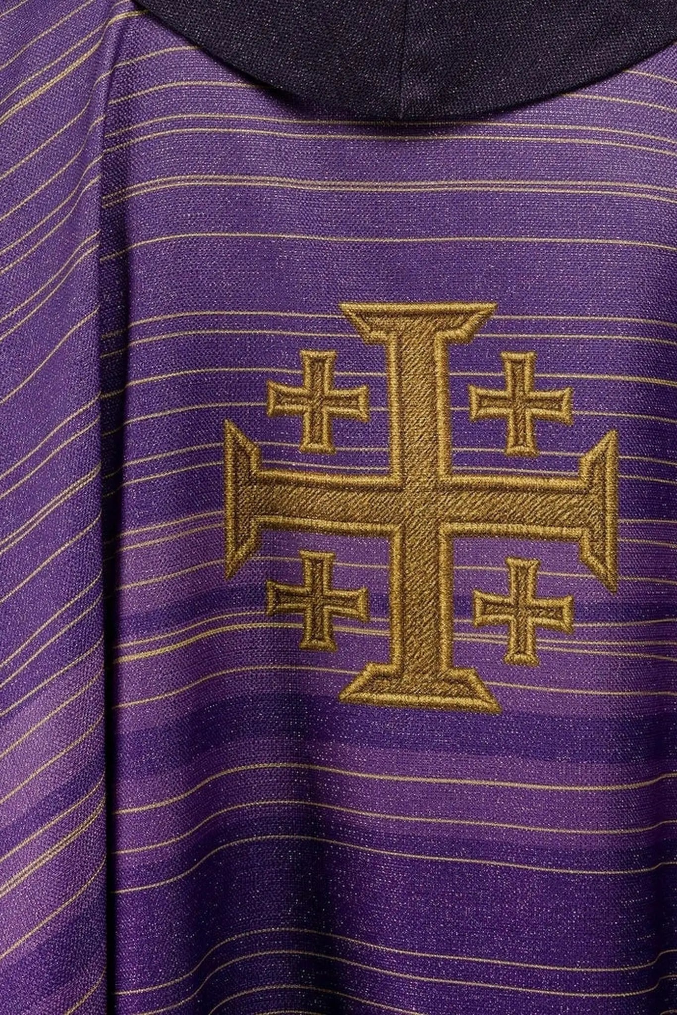Ornat z nadrukiem z krzyżem jerozolimskim fioletowy