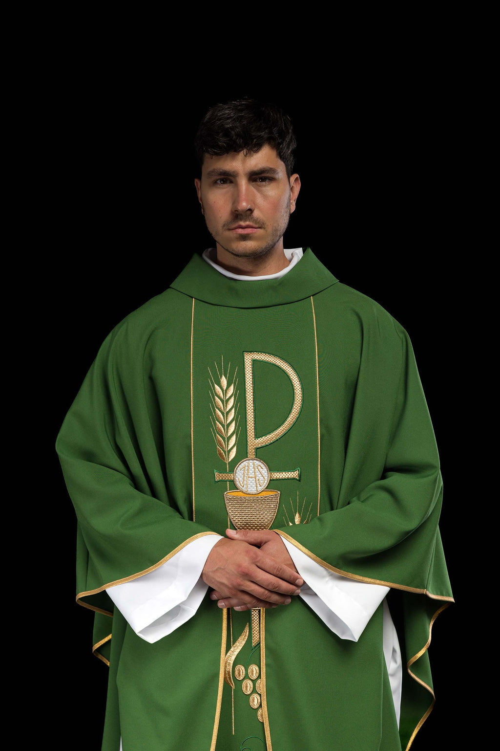 Zielony ornat haftowany z wzorem Kielicha IHS - ORNATY.PL