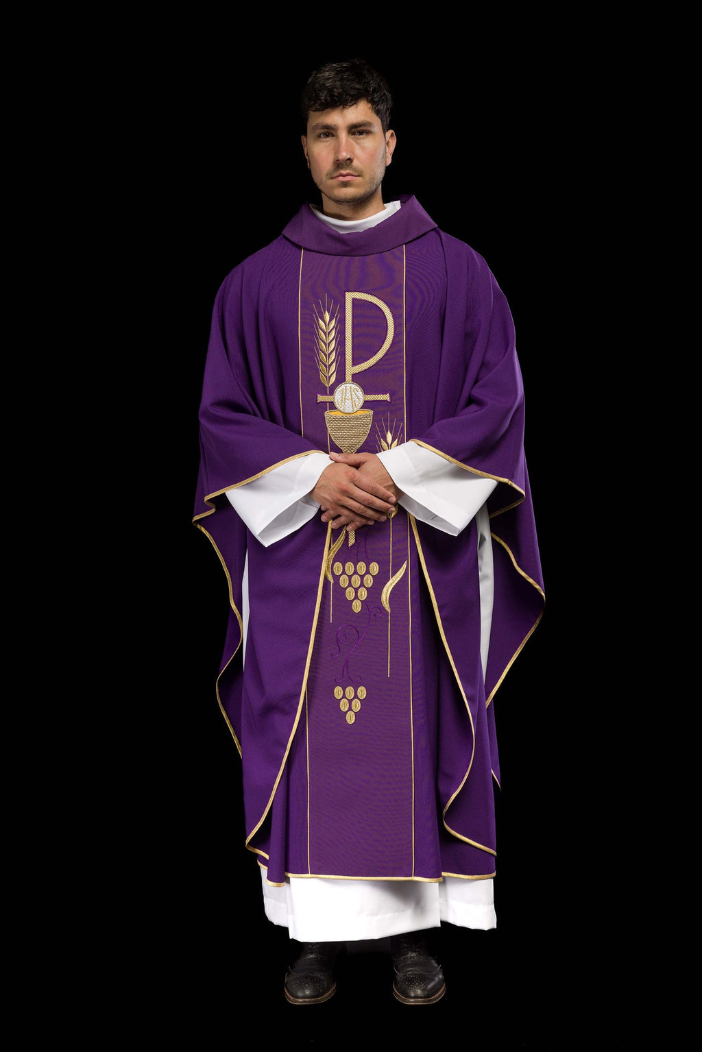 Fioletowy ornat haftowany z wzorem Kielicha IHS - ORNATY.PL