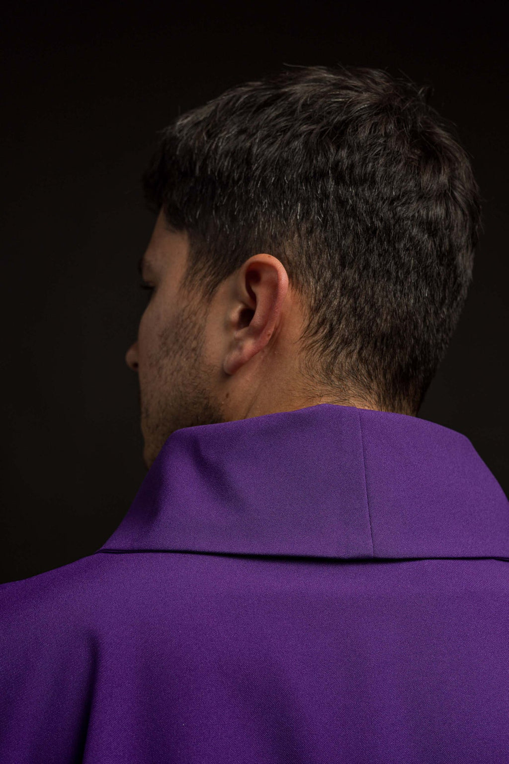 Fioletowy ornat haftowany z motywem krzyża - ORNATY.PL