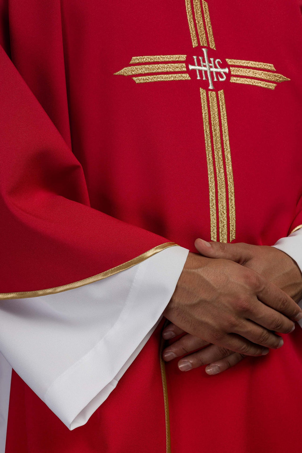 Czerwony ornat haftowany z Krzyżem IHS - ORNATY.PL