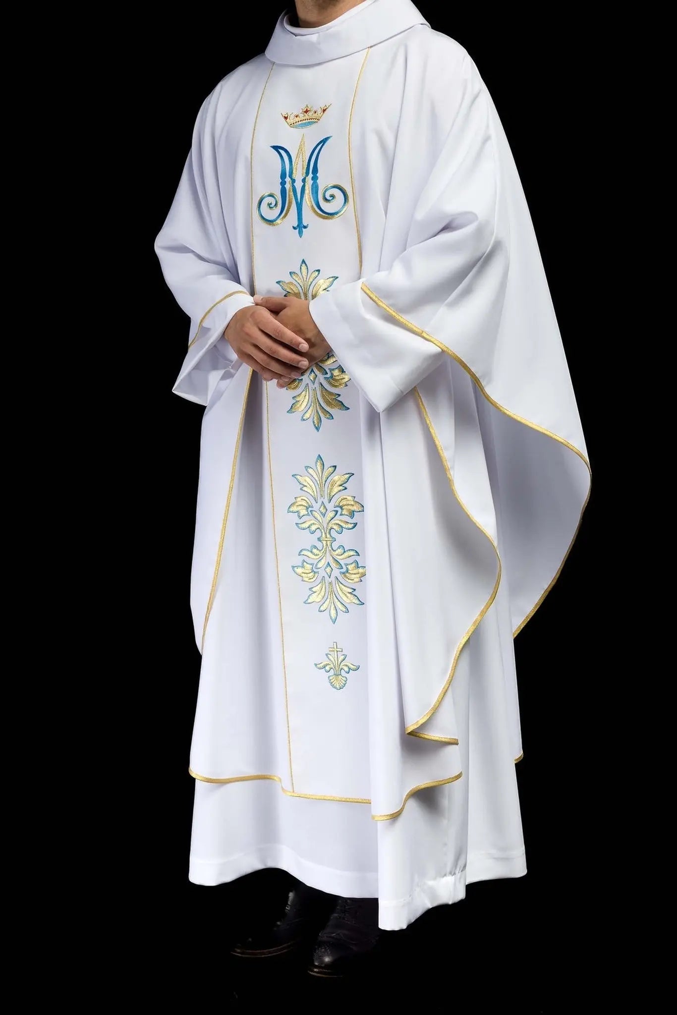 Embroidered chasuble with Marian motif White