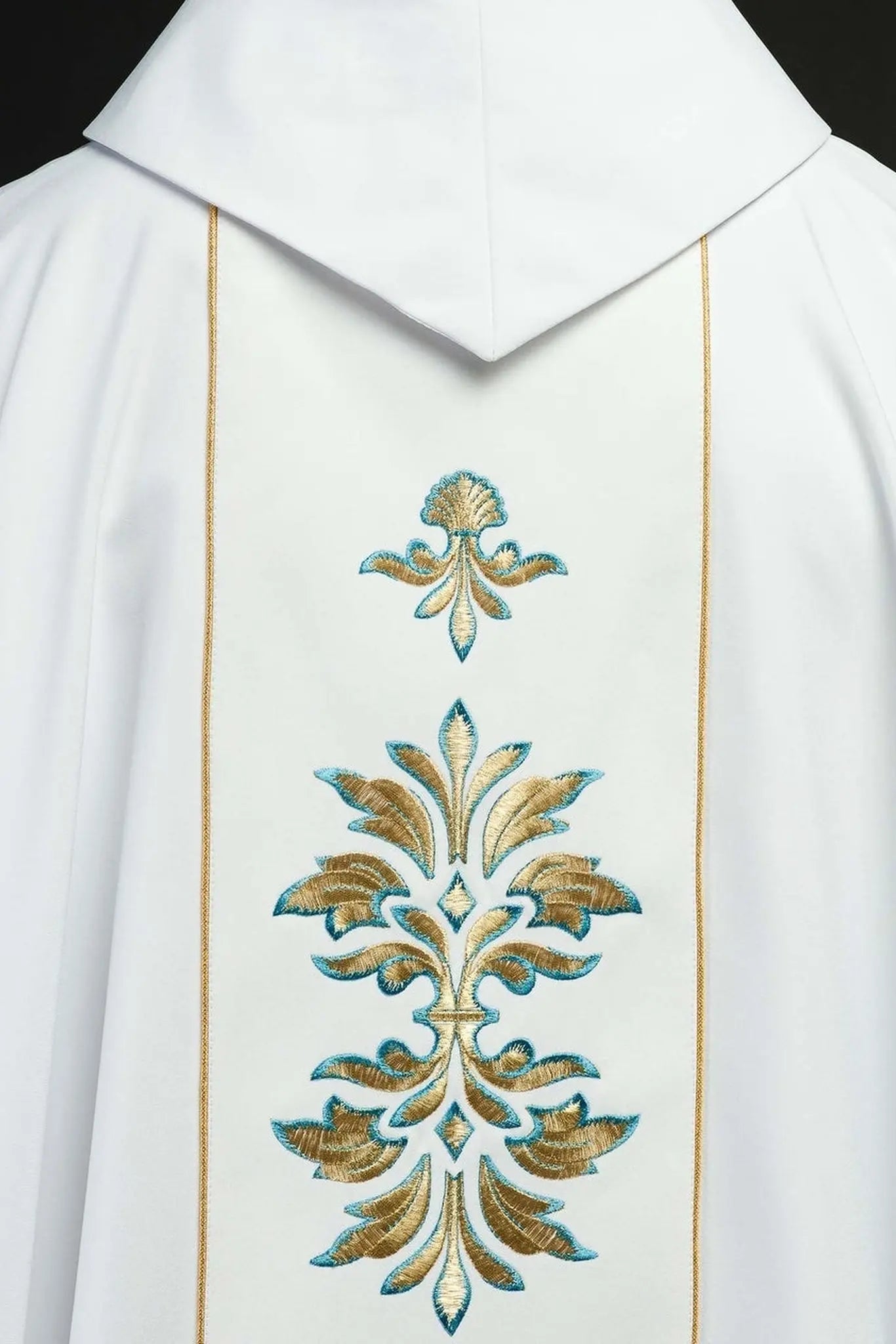 Embroidered chasuble with Marian motif White