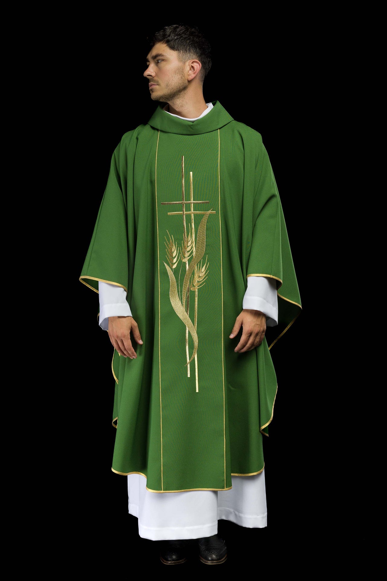 Zielony ornat haftowany motywami krzyża i kłosów - ORNATY.PL