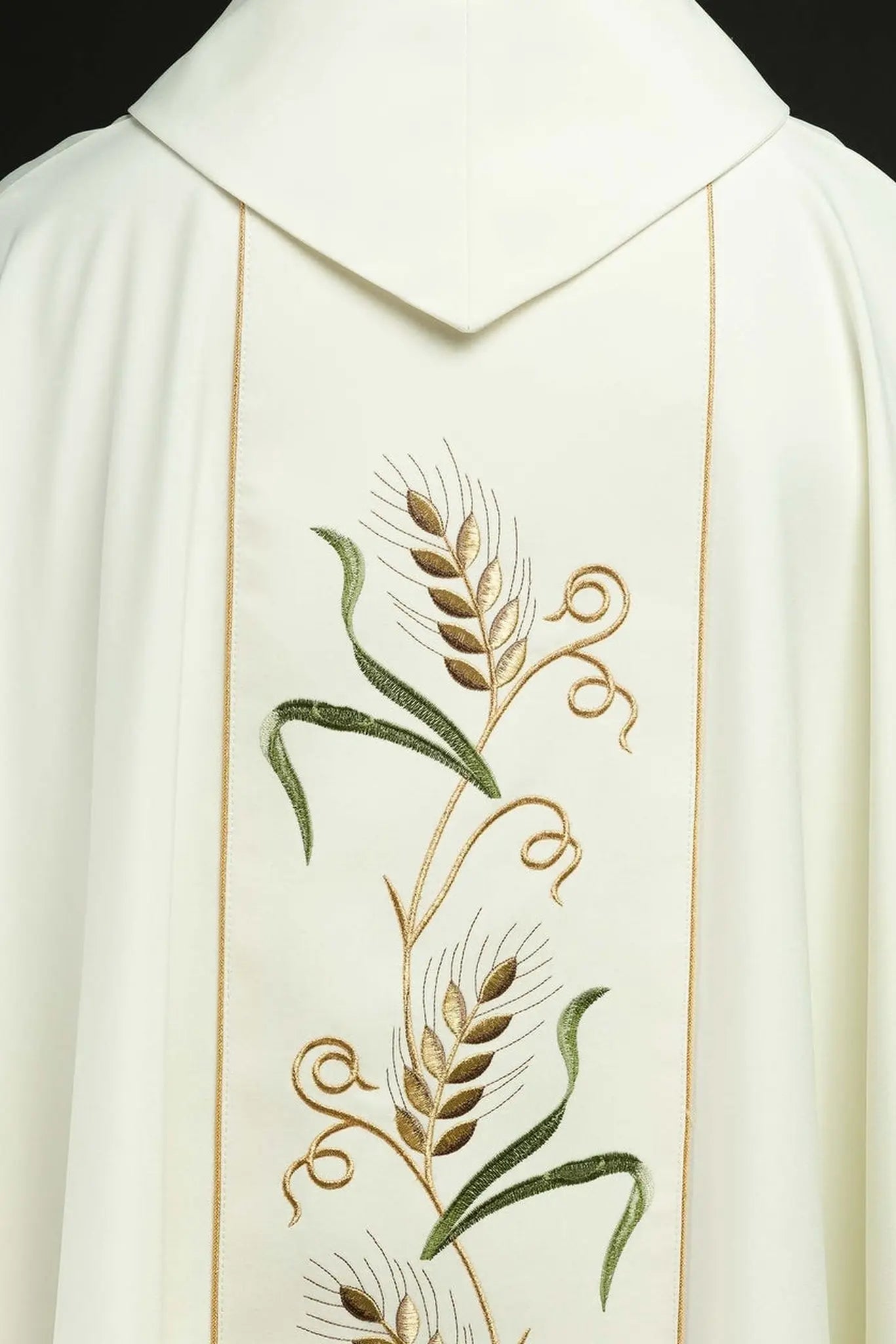Belt chasuble embroidered with IHS symbol, ears and grapes ecru