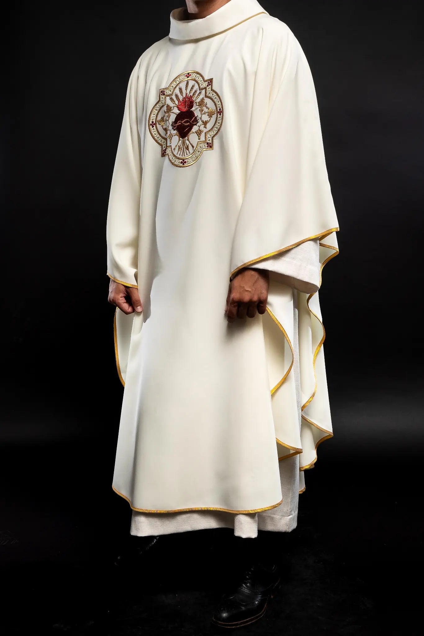 Chasuble with wide collar with embroidered NSPJ and Eucharistic chalice