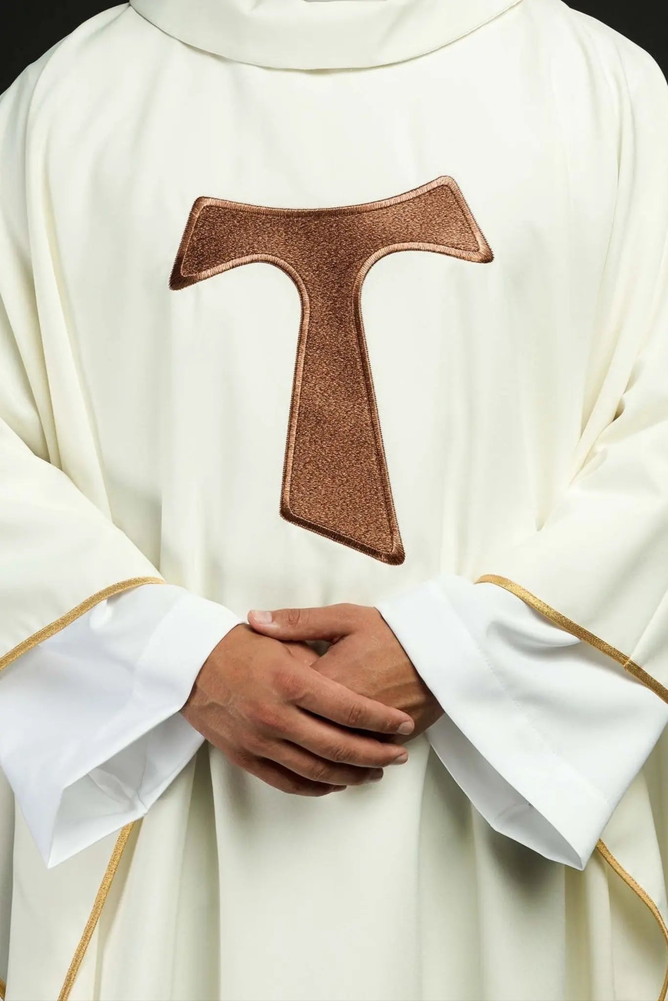 Ornat liturgiczny z krzyżem franciszkańskim