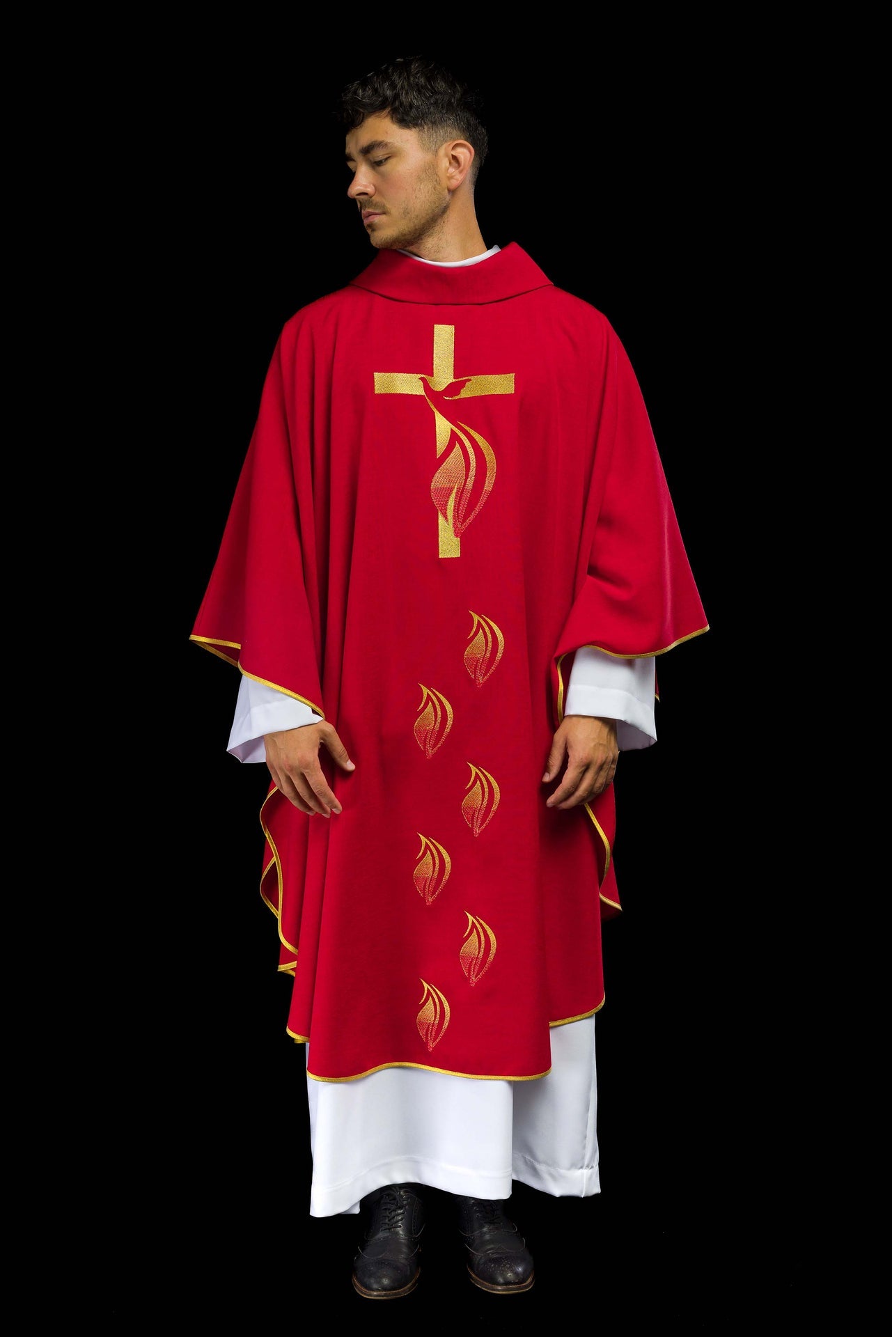 Czerwony ornat z haftem Ducha Świętego - ORNATY.PL