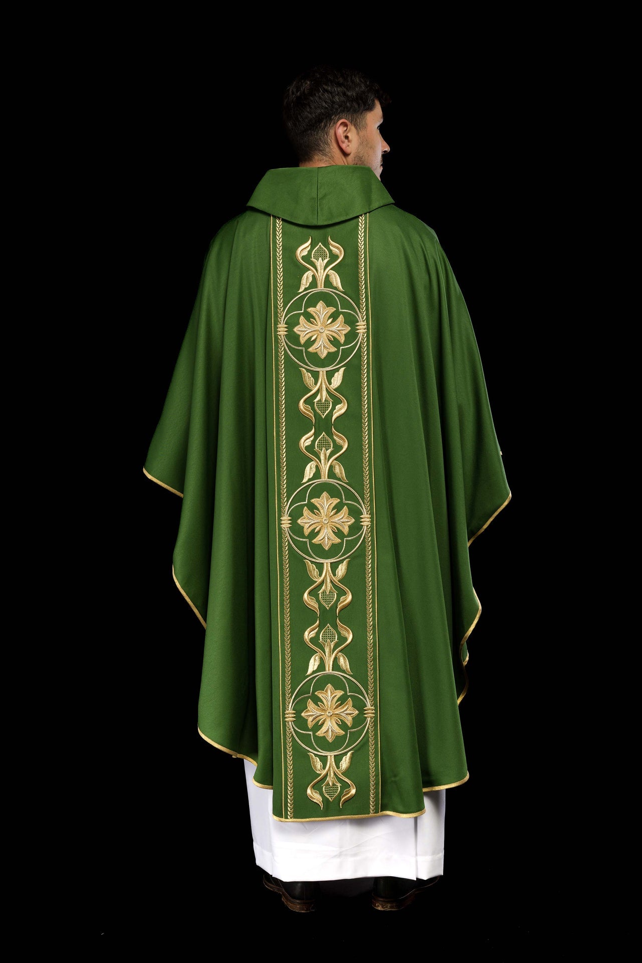Ornat haftowany Zielony z Ozdobnym Pasem - ORNATY.PL
