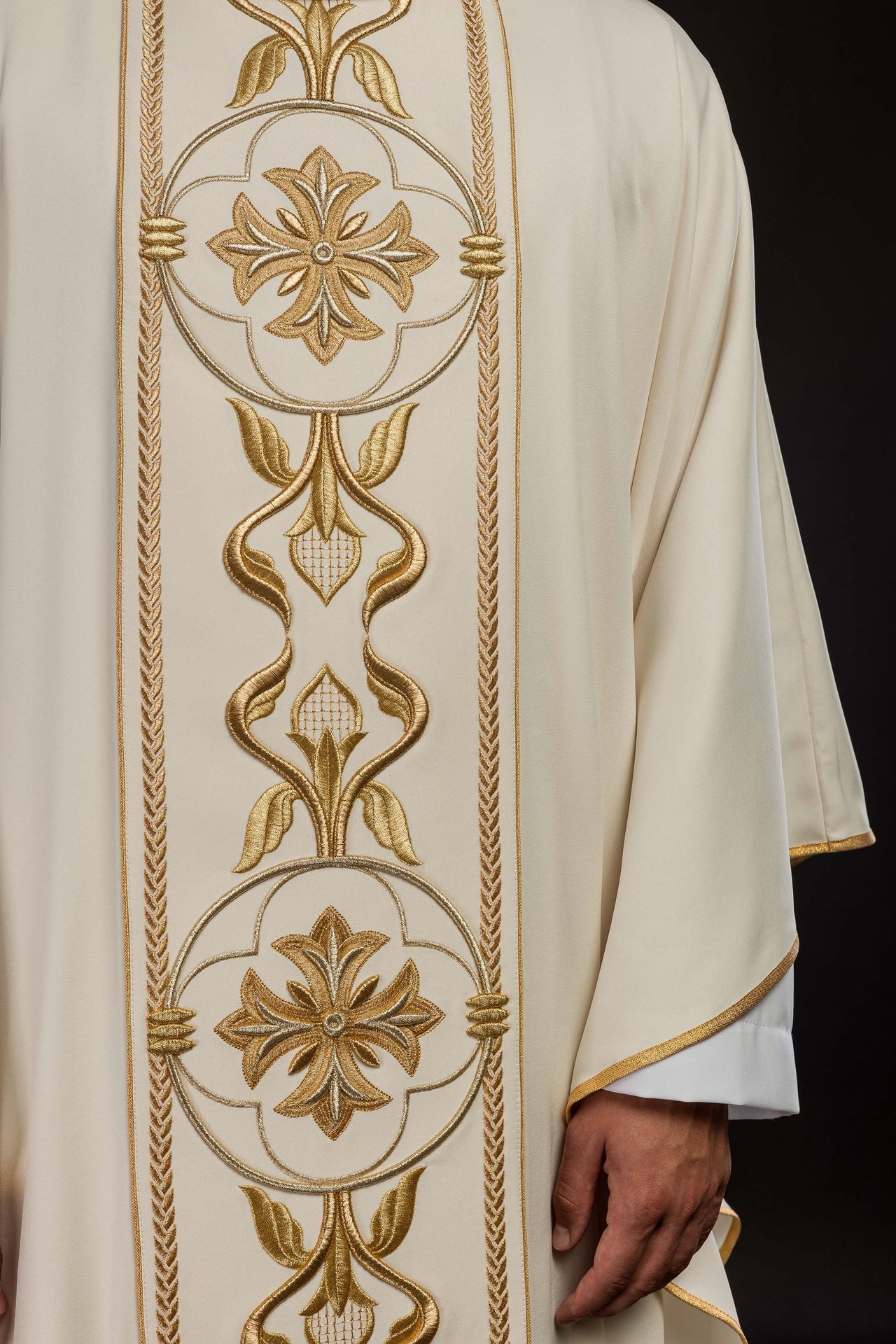 Ornat haftowany Krzyż ecru - ORNATY.PL