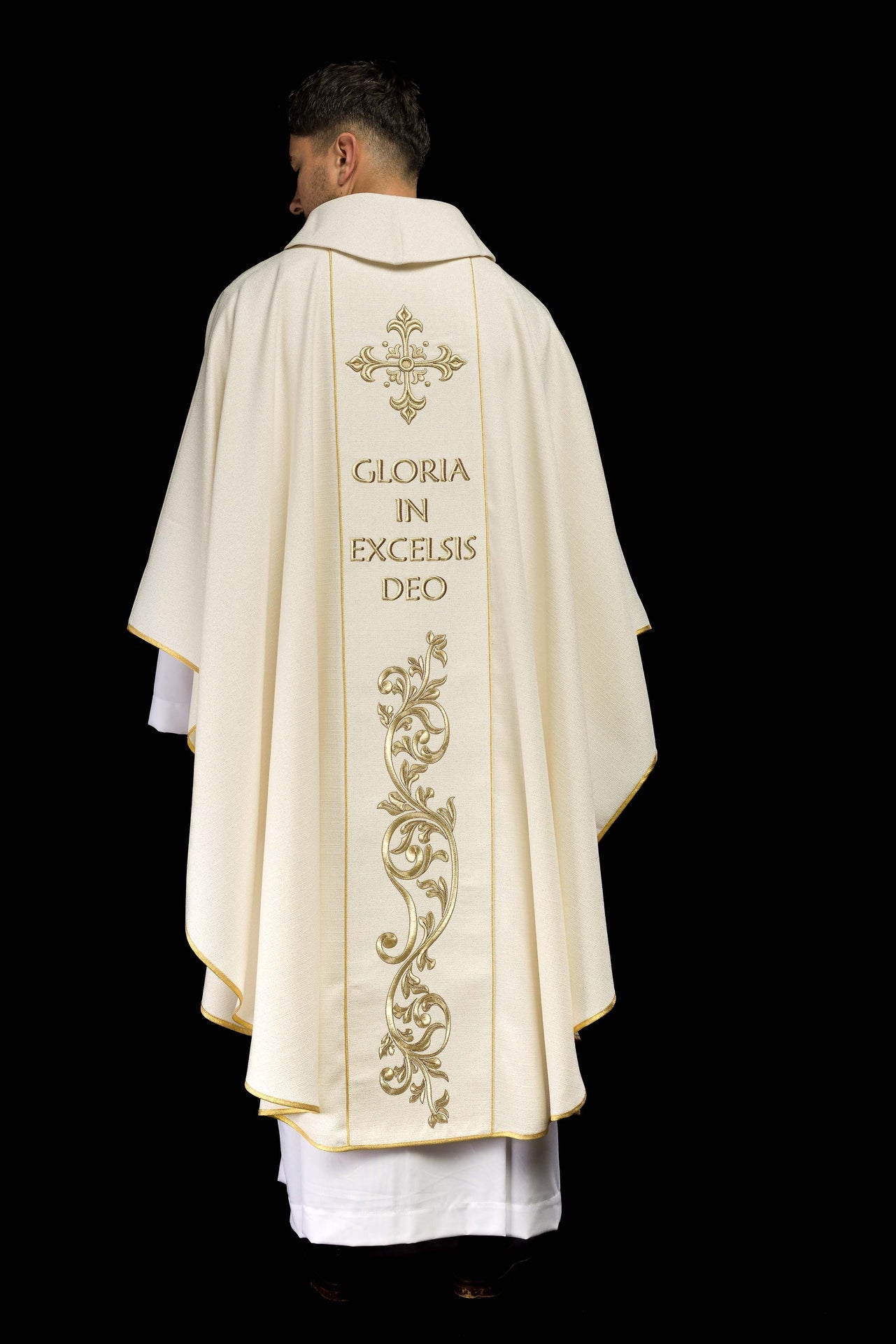 Ornat haftowany na Boże Narodzenie z wizerunkiem Świętej Rodziny - ORNATY.PL