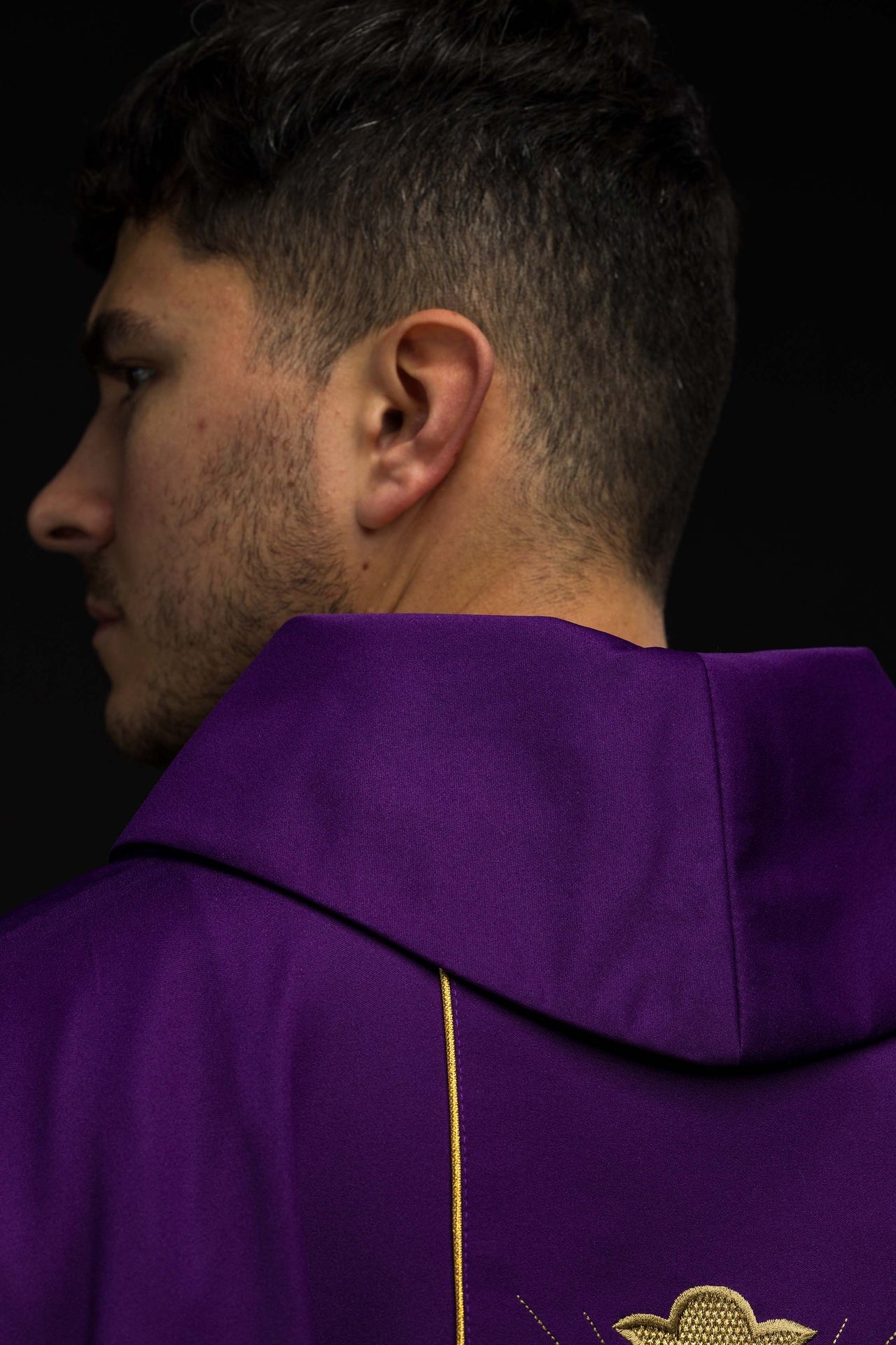 Ornat Krzyż i uszy w kolorze fioletowym