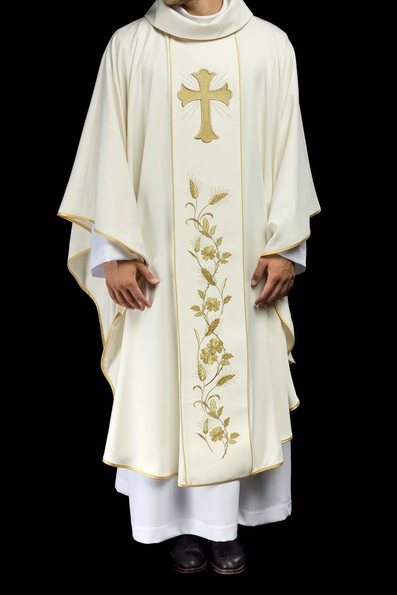 Chasuble with embroidered cross and ears in ecru