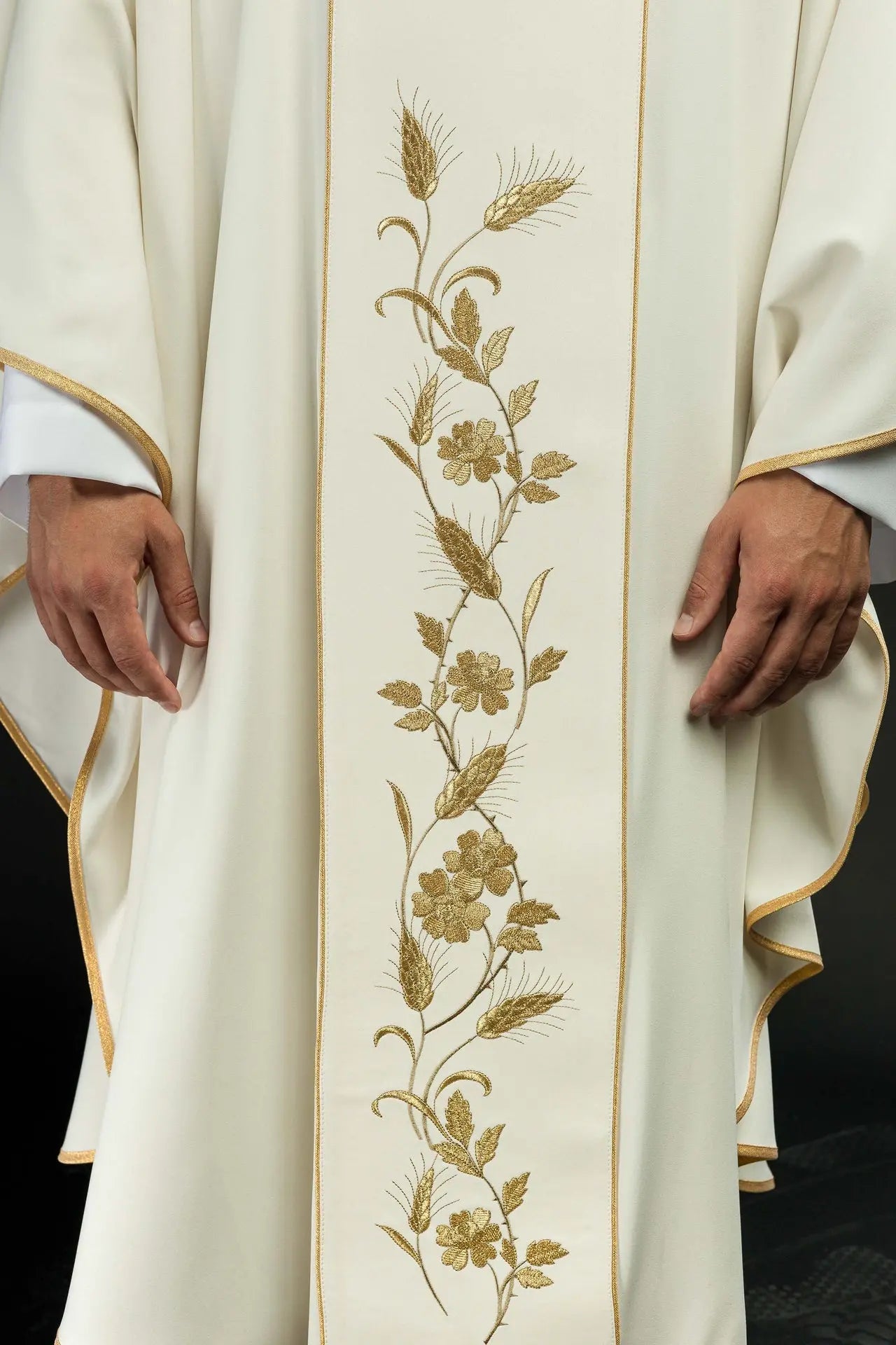Chasuble with embroidered cross and ears in ecru