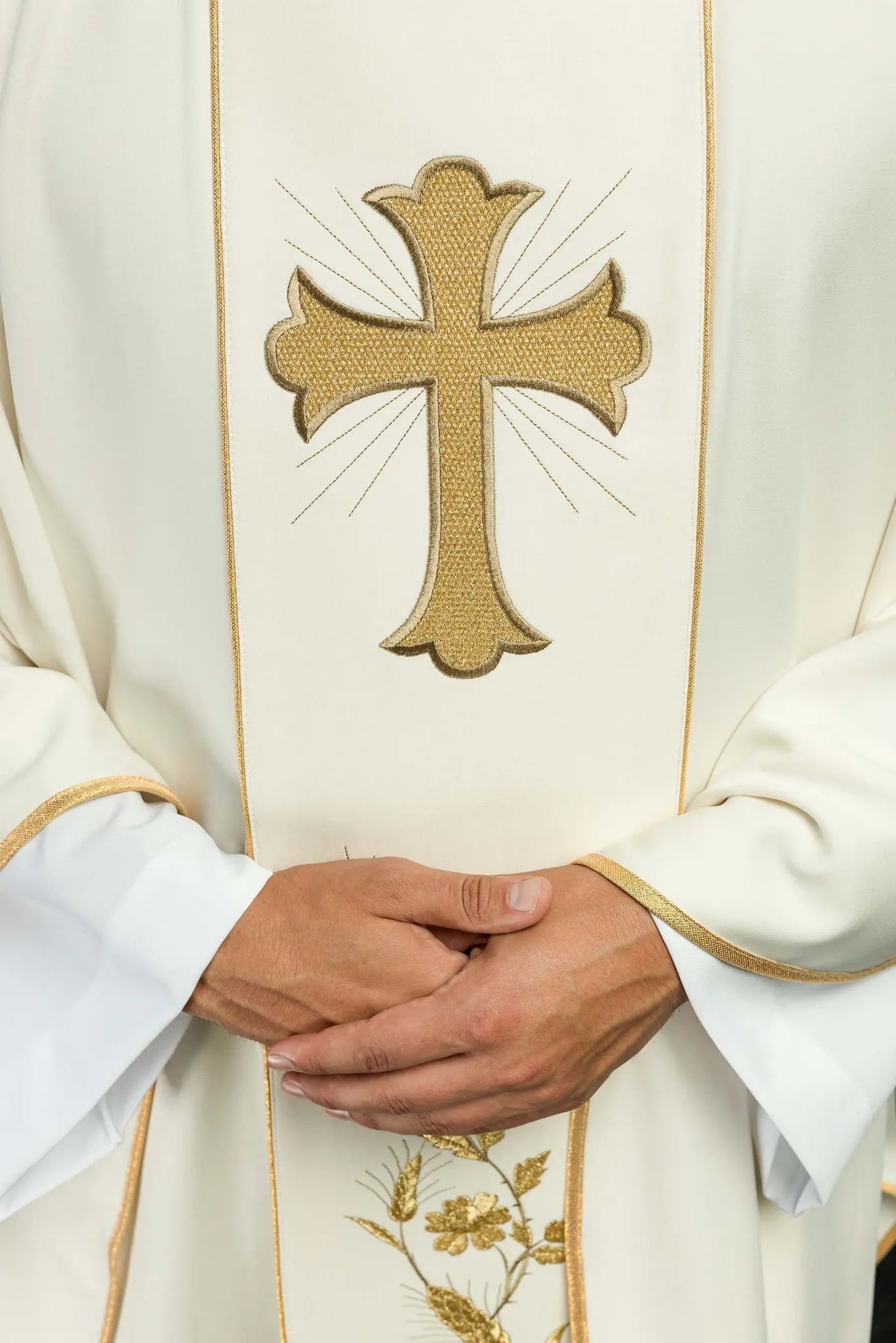 Chasuble with embroidered cross and ears in ecru