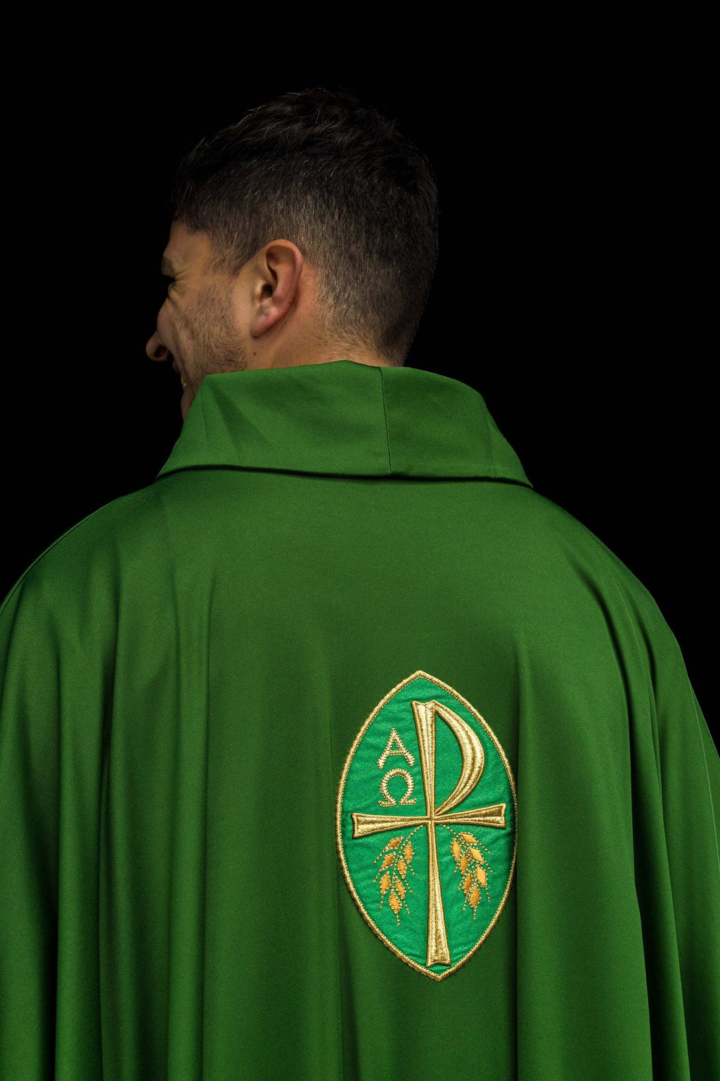 Ornat haftowany krzyżem w kolorze zielonym, lekka dzianina SACROLITE
