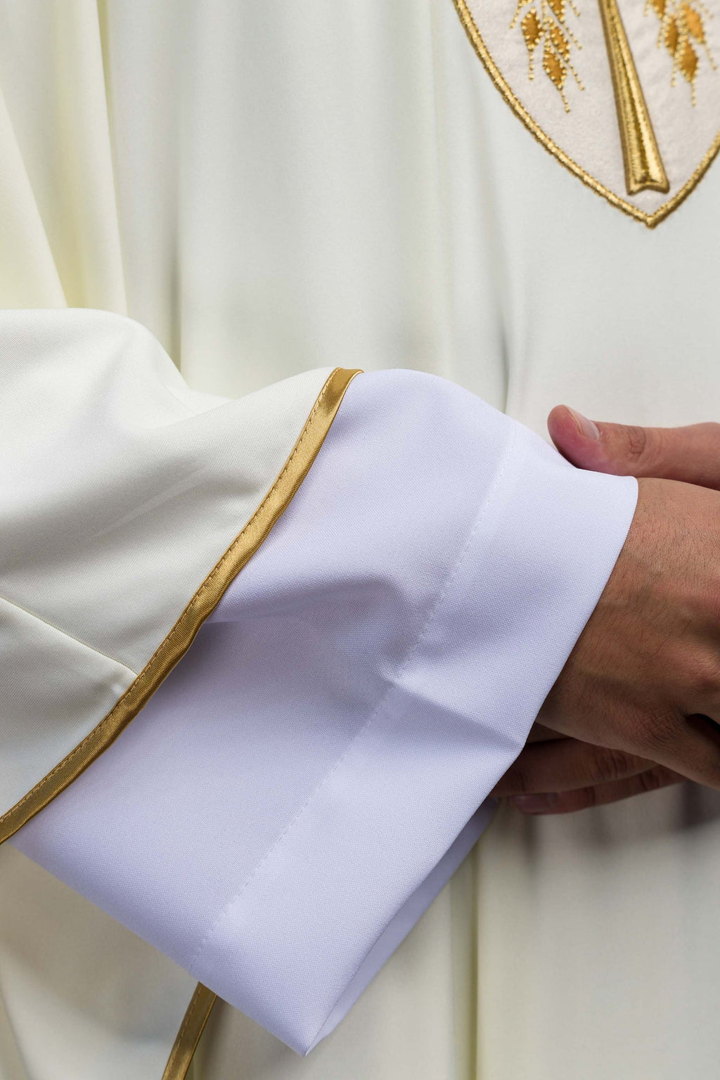 Ornat haftowany krzyż ecru lekki dzianinowy SACROLITE