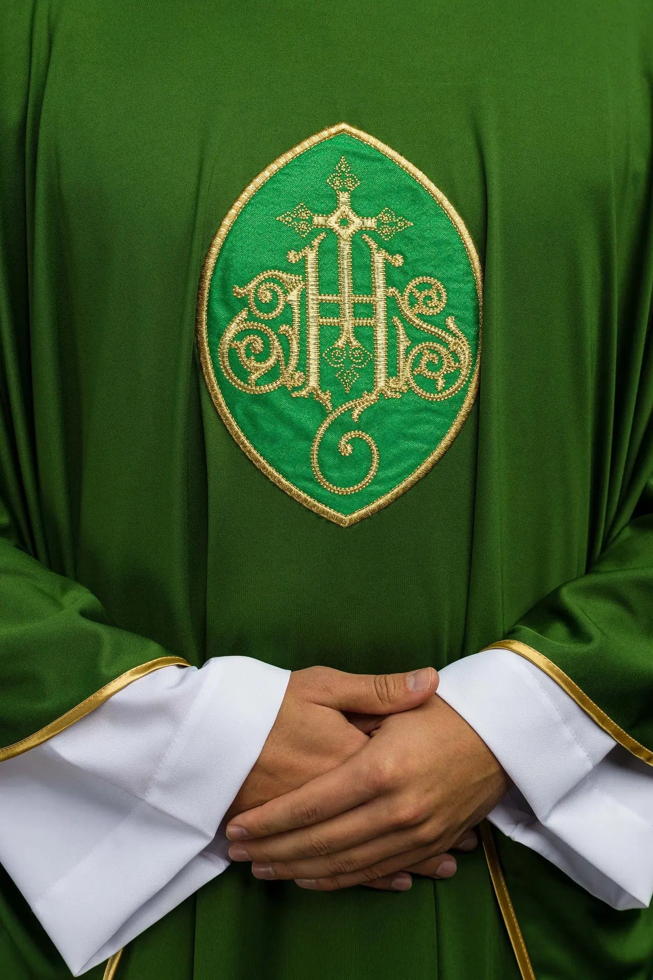 Chasuble embroidered with IHS lightweight SACROLITE knitted fabric