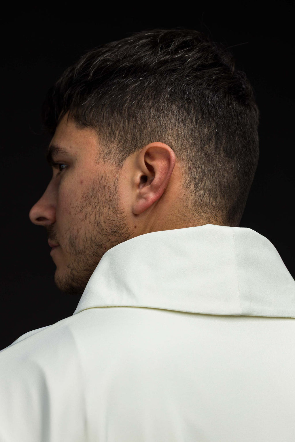 Ornat haftowany lekką dzianiną SACROLITE firmy IHS