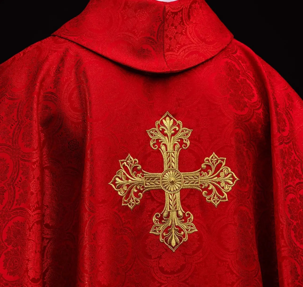 Red chasuble with cross jacquard fabric