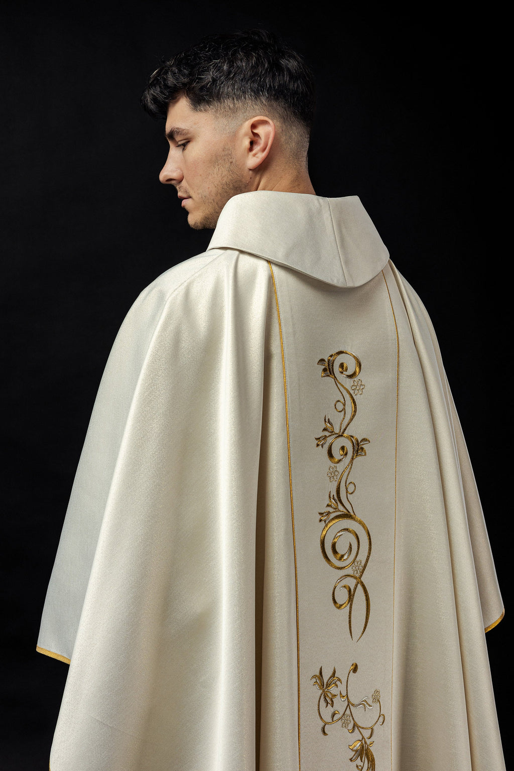 Ornat haftowany na Boże Narodzenie z wizerunkiem Świętej Rodziny